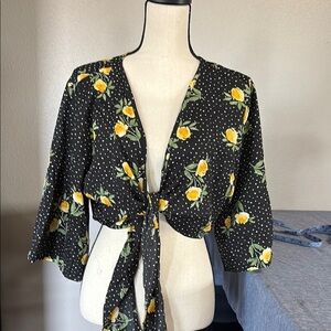 Boohoo Women’s Size 14 Yellow Floral Shrug